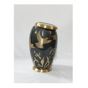 Grande urne de crémation en laiton antique avec gravure personnalisable et couvercle décoratif durable pour le stockage - Product Image 2