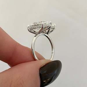 Bague Toi et Moi en Diamant Radiant Pear Cultivé en Laboratoire 3.70ctw avec Halo Caché, Deux Pierres, Couleur D-E-F, Clarté VVS-VS - Product Image 4
