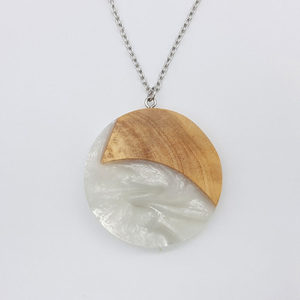 Collares de madera y resina personalizados para niñas, mujeres y hombres - Product Image 3