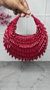 Bolso en forma de luna de fiesta para mujeres y niñas con clase moderna Forro de seda de alta calidad con cierre de cremallera y decoración de borlas - Product Image 3