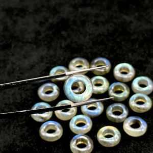 ลูกปัดพลอยลาบราโดไรต์สีน้ำเงินธรรมชาติ รูปทรงโดนัท แกะสลัก ขนาด 12 มม. - Product Image 5