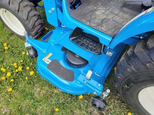 Tractor Agrícola Compacto LS MT225E de 35HP para 2WD, Motor Diésel, Bomba, Caja de Cambios, Motor Automático, Equipo Agrícola - Product Image 3