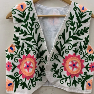 เสื้อกั๊กปักลายโบฮีเมียนแขนสั้นผ้าฝ้ายลายดอกไม้ - Product Image 1