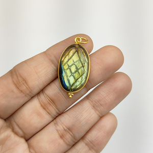 925 argent Labradorite pendentif sculpté à la main ovale lunette ensemble pierre précieuse plaqué or chrétien symbole religieux en gros - Product Image 1