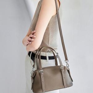 <span class=keywords><strong>กระเป๋า</strong></span>ถือบอสตันสีเทา<span class=keywords><strong>ช้าง</strong></span>สุดหรู หนังลายเม็ดพรีเมียม พร้อมสายสะพายปรับระดับได้ <span class=keywords><strong>กระเป๋า</strong></span>โท้ทดีไซน์สวยสง่าสำหรับสุภาพสตรี - Product Image 1