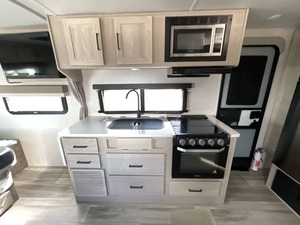 Caravane d'occasion 2023 F-o-r-e-s-t R-i-v-e-r Flagstaff Micro Lite 21FBRS à vendre - Product Image 3