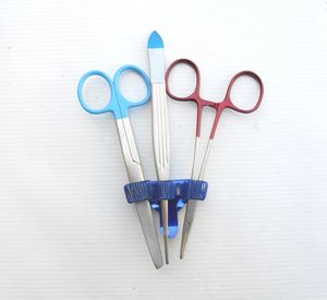 Clip de stylo à ressort de bureau triple avec matériau en caoutchouc de fer à aimant pour papeterie et pinces à reliure - Product Image 1