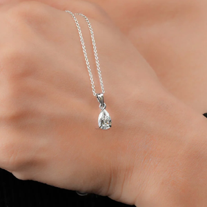 Pendentif solitaire en diamant cultivé en laboratoire en forme de poire 1,5ct pour femme VVS Clarity D Color avec pendentif en or blanc 14 carats - Product Image 3