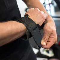 Sangles de poignet et poignées de traction en néoprène haute qualité et résistantes avec crochet pour la musculation et les entraînements en salle de sport