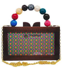 Bolso de Mano de Madera Tradebyd con Cadenas de Perlas, Flores Bordadas, Correa Extraíble, Cierre Magnético, Forro de Terciopelo, Calidad Premium, Moda - Product Image 5