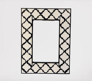 Décoration de cadre photo blanc fait à la main - Product Image 1