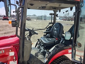 Tractor CASE IH FARMALL 25SC para Uso Agrícola con Bomba de Transmisión por Engranajes y Caja de Cambios - Product Image 6