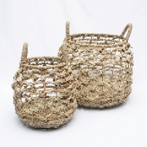 Panier de rangement moderne en jonc de mer naturel, écologique, avec poignée en maille ouverte, pour décoration de table et d'intérieur - Product Image 1