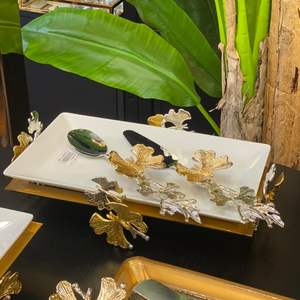 Bandeja redondeada decorada de lujo para servir pasteles y aperitivos, bandeja de servicio de Metal de 2 niveles con acabado dorado brillante con Base de soporte - Product Image 3