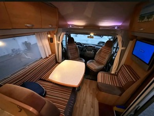 Camping-car de luxe pour voyages en famille, bleu foncé, toit moyen en aluminium allemand, capacité de charge 3500 kg, 4-6 personnes, très propre - Product Image 2