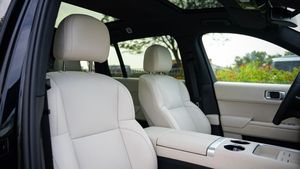 Casi Nuevo, a un Precio Increíble: Liixanng L7 Ultra Hybrid 2025 Negro, SUV de Lujo con Motor 1.5L (Gasolina/Eléctrico) y Techo Panorámico - Product Image 3