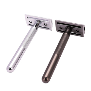 มีดโกนสองใบมีดสแตนเลส Morgans Industries MI-DSR-0001 พร้อมด้ามทองเหลือง/ไม้ไผ่ สำหรับผู้ชาย-ใช้ในร้านตัดผมและดูแลส่วนบุคคล - Product Image 3