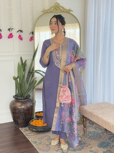 ชุดสูทสไตล์นักออกแบบผ้าเรยอนและฟอยล์พิมพ์ลายปักเรียงตามลำดับอย่างงดงาม - Product Image 2