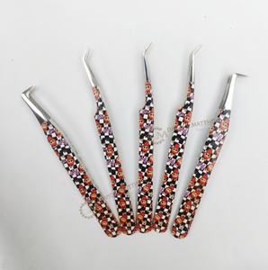 Pince à épiler d'extension de cils de marque privée Labubu Print Halloween Pince à épiler volume à pointe en fibre lisse avec boîte personnalisée - Product Image 2