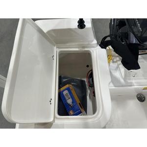 Caja y Bolsa de Pesca para Barcos Key West 2025 de 1720 CC - Product Image 1