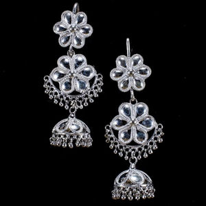 Boucles d'oreilles clous en filigrane d'argent de haute qualité, best-seller, avec un éclat scintillant - Product Image 1