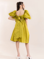 Nouvelle Collection 2026 Robe de Soirée Femme Vert Éclatant à Manches Courtes, Une Pièce, avec Liens au Dos, en Taffetas de Soie Tissé, Taille Naturelle, Coupe Basse