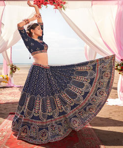 Lahenga Choli Dupatta de mariage, vêtement ethnique, design moderne multicolore, broderie de séquence en soie de rayonne douce et tendance - Product Image 5