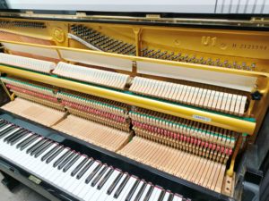 Piano Vertical Yamaha U1H 2121594, Servicio Profesional, Afinado, Calidad Garantizada, Elección Ideal para Artistas - Product Image 4