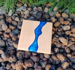 Posavasos de Resina Natural Hecho a Mano con Madera de Acacia y Madera de Mango que Combinan Encanto Rústico y Diseño Moderno de Resina - Product Image 1