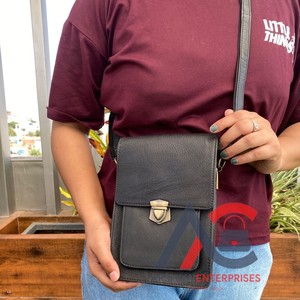 Petit sac à bandoulière vintage décontracté pour hommes et femmes Messenger portable en cuir de buffle fait de sacs à bandoulière en cuir véritable - Product Image 1