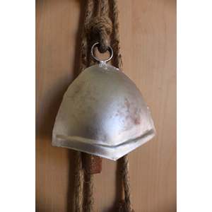Carillon suspendu vintage en or et argent à 5 clochettes, 82 cm, avec claquettes en bois, décoration de Noël - Product Image 6