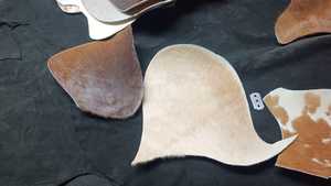 ชุดเครื่องนอนและอุปกรณ์เสริมเข็มขัดงานฝีมือขนหนังวัวสีแทนเป็นมิตรกับสิ่งแวดล้อม - Product Image 4