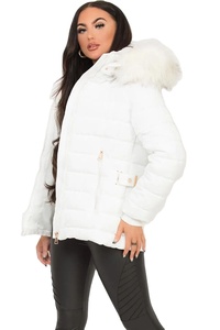 แจ็คเก็ตพัฟเฟอร์ผู้หญิงสีขาวแบบกำหนดเองตามความต้องการสูง พร้อมฮู้ดขนเฟอร์เทียม ซิปเต็มตัว และแจ็คเก็ตบับเบิ้ลแบบเย็บติดกันสำหรับฤดูหนาว - Product Image 3