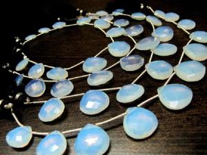 Opale blanche Hydro Quartz forme de coeur Briolette12 à 16mm perles graduées brin 8 pouces de long - Product Image 2