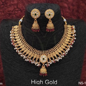 Ensemble de collier de bijoux de temple de style ras du cou de style fantaisie plaqué or haut vêtements de fête de créateur - Product Image 1