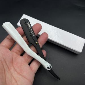 Maquinilla de afeitar recta de acero sostenible con logotipo grabado personalizado, maquinilla de afeitar de peluquero en blanco y negro con mango de plástico para afeitado facial - Product Image 3
