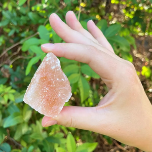 Nuevos trozos de sal natural del Himalaya ecológicos, cristales de alto grado para manualidades y purificación de aire, fabricación personalizada al por mayor - Product Image 1