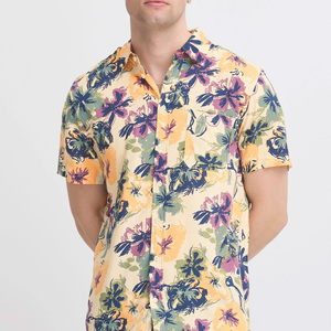 Camisas estampadas para hombre de estilo de vacaciones con mangas cortas bordado de etiqueta de logotipo personalizado y embalaje personal - Product Image 3