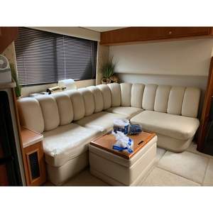 Yate a motor de lujo Silverton 392 de 2000 con motor interno y casco de fibra de vidrio para navegación, pesca y deportes acuáticos en ríos. - Product Image 1