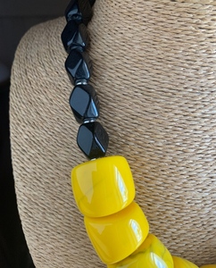 Collier pour amoureux de la nature Bijoux de mode uniques Perles de résine Accessoires de collier Fabricant de produits de l'Inde - Product Image 5