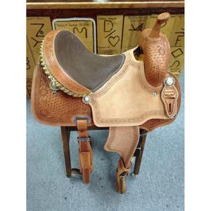 Silla de Montar Inglesa de Cuero de Búfalo 100% con Diseño Grabado, Fabricación Artesanal Personalizada, la Mejor Calidad, Oferta de 4 Estaciones - Product Image 4