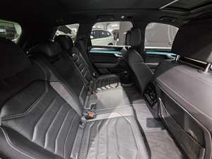 Volkswagen Touareg V6 TDI Executive R-Line 2020 Económico, Disponible con Volante a la Izquierda/Derecha - Product Image 3