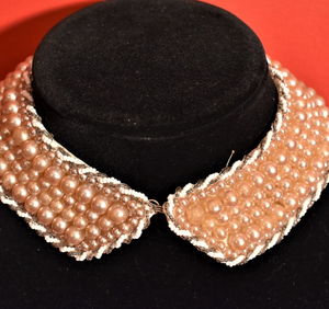 Collar de Perlas Falsas y Cuentas Vintage, Único y Encantador, de Alta Calidad y a la Moda, con Flecos y Banda de Cuentas - Product Image 1