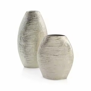 Vase design en métal argenté Pot de fleurs de table artistique de luxe pour la maison et le bureau - Product Image 3