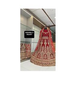 Suministro al por mayor de terciopelo hecho a mano Lehenga Choli para bordado nupcial Lehenga Choli para regalar DE LA India - Product Image 1