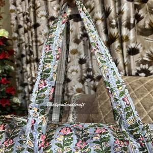 Most Trending Large Customized <b>Floral</b> Cotton Quilted Gym <b>Bag</b> Handmade <b>Tote</b> Zipper Closure Waterproof Outdoor Travel Duffel <b>Bag</b> - Product Image 2