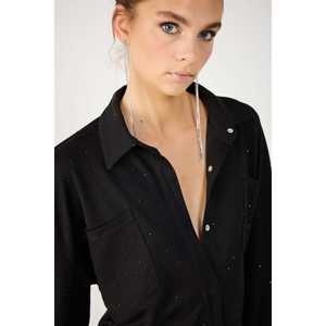 Blusa Casual con Pedrería Brillante y Mangas Cortas con Logotipo Frontal - Product Image 6