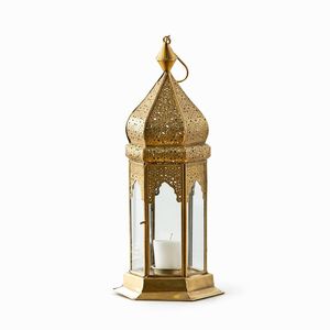 Farol Marroquí de Metal Dorado Premium con Paneles de Vidrio, Diseño Elegante de Tallado, Luz Suave de Vela para Decoración Festiva del Hogar - Product Image 1