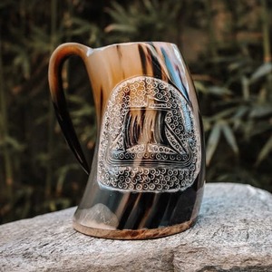 Tasse à Corne de Viking Authentique Fait à la Main Corne de Bœuf de Qualité Alimentaire Style Médiéval Chope à Bière Religieuse avec Sac Cadeau Unique - Product Image 1