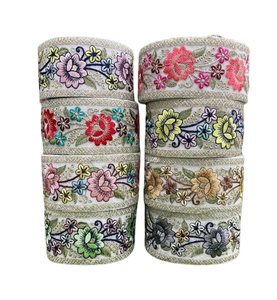 Bordure en dentelle brodée florale multicolore en tissu décoratif - Product Image 1